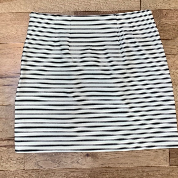 LOFT Pinstriped Mini Skirt Sz. 8 - Picture 4 of 6